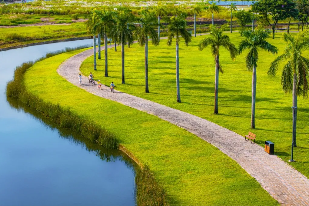Hệ thống kênh đào nhân tạo kết nối các phân khu Waterpoint, mang hơi thở sông nước phương Nam vào từng góc nhỏ của đại đô thị.