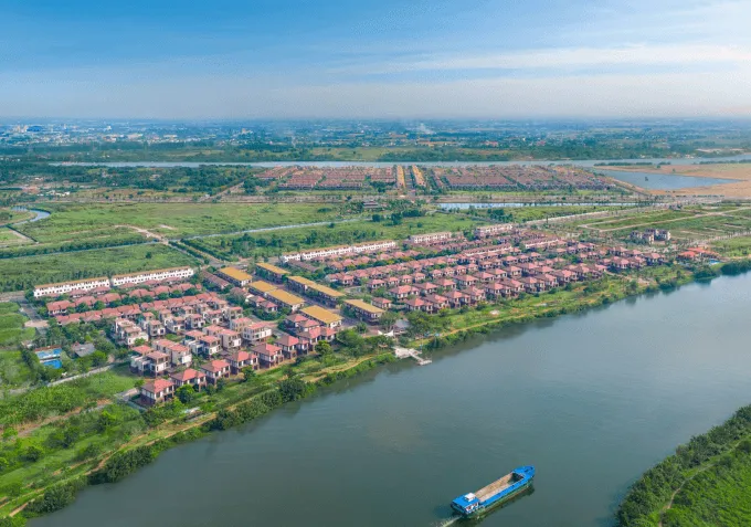 Khu đô thị Waterpoint tọa lạc trên thế đất bãi bồi ven sông Vàm Cỏ Đông