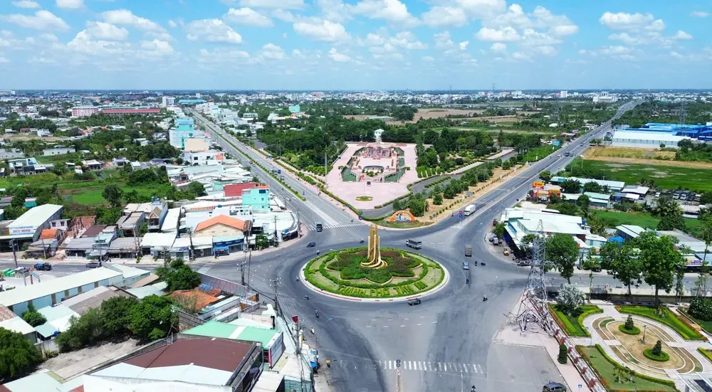 Một góc thành phố Tân An, Long An, dự kiến là trung tâm hành chính của tỉnh mới sau sáp nhập, hứa hẹn thúc đẩy phát triển đô thị và thị trường bất động sản khu vực.